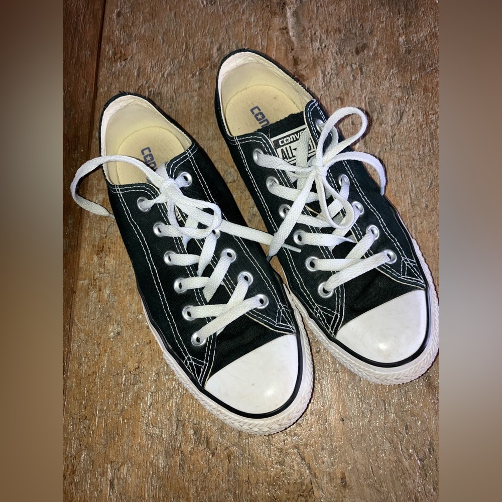 Black lowtop converse